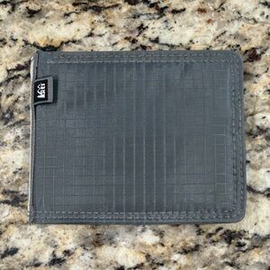 NWOT REI Gray Ripstop Wallet